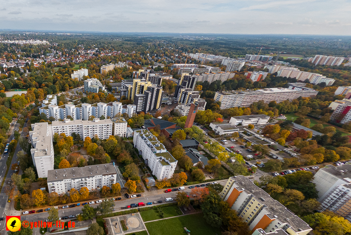 13.10.2022 - Marx-Zenrtum am Karl-Marx-Ring in Neuperlach